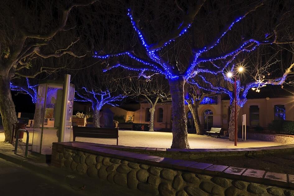 place de théza éclairé de nuit