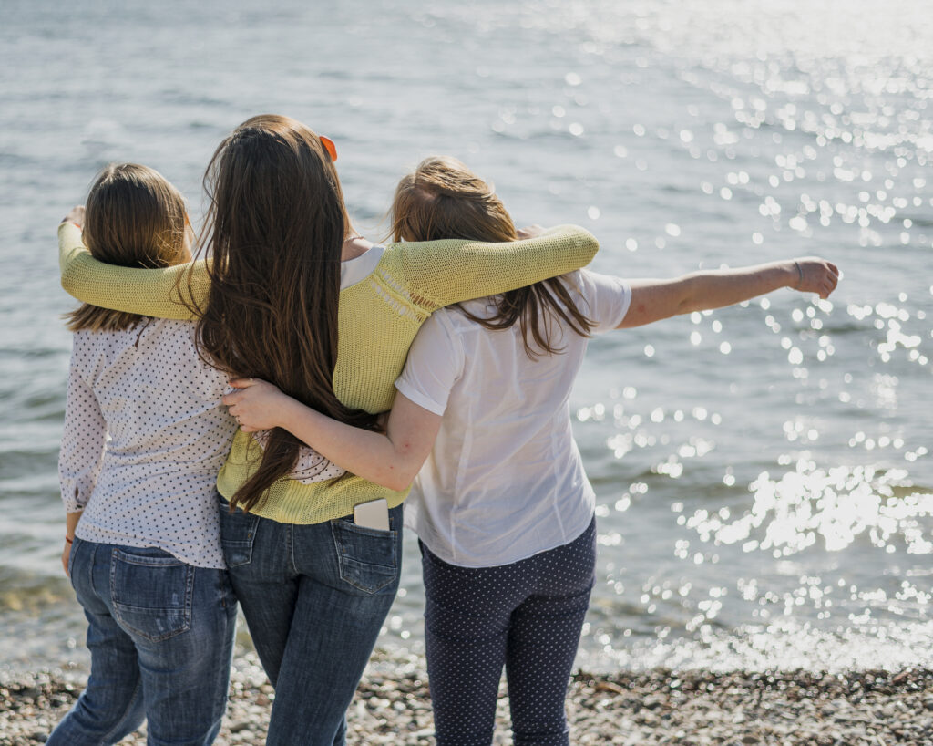Enfants en vacances à la plage